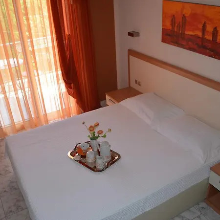 Elanios Zeus Lägenhetshotell 3*