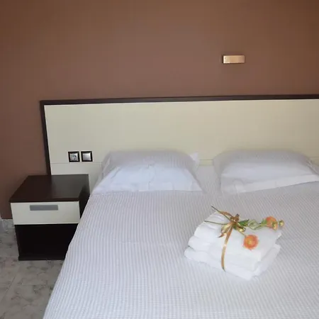 Elanios Zeus Lägenhetshotell 3*